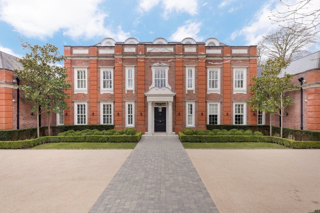 A Spectacular Home Located On Queens Drive In Oxshott, England, United ...