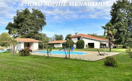 House in Est, Saint-Vincent-de-Tyrosse, France 1