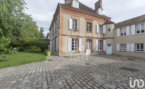 House in Dreux, Centre-Val de Loire, France 1