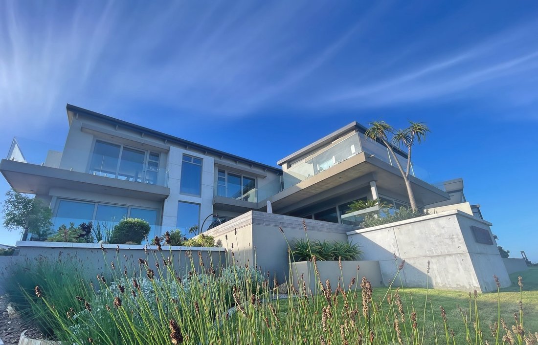 Luxurious 4 Bedroom Home In Oubaai Golf In Western Cape, South