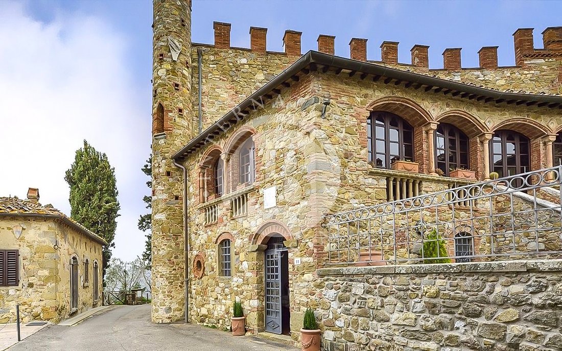 Castillo en Bucine, Toscana, Italia 4 - 14095967
