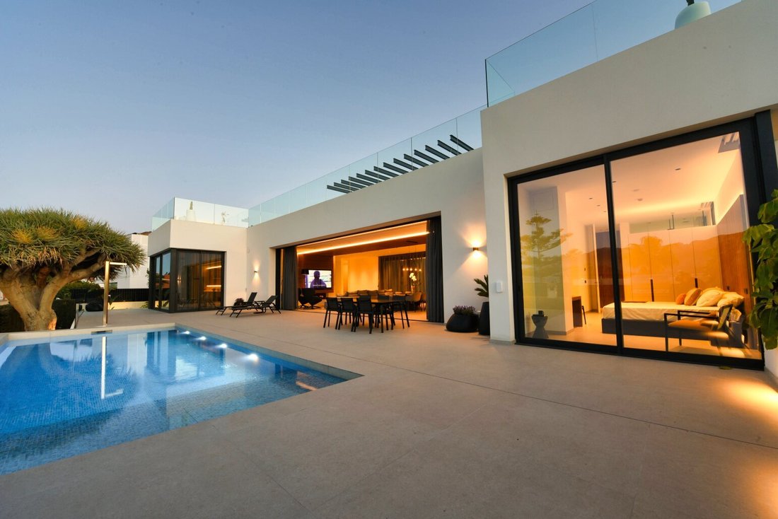 Villa in l'Albir, l'Alfas del Pi, Valencian Community 1 - 14097253