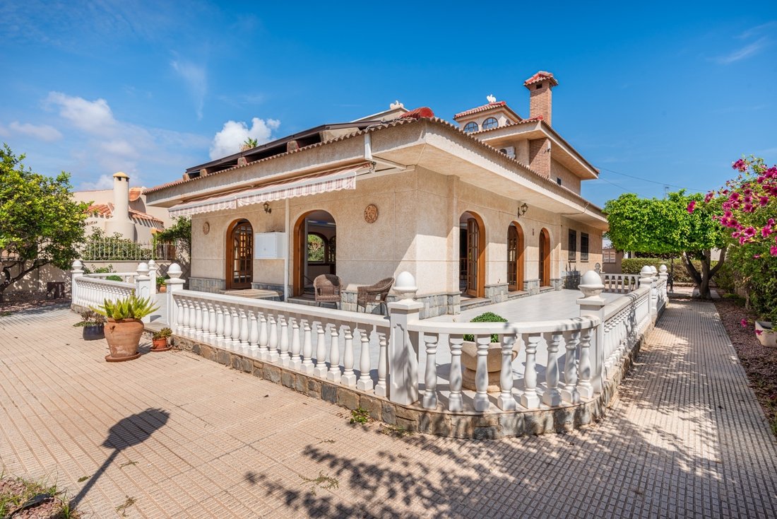 Villa a Torrevieja, Comunità Valenzana, Spagna 4 - 14099222