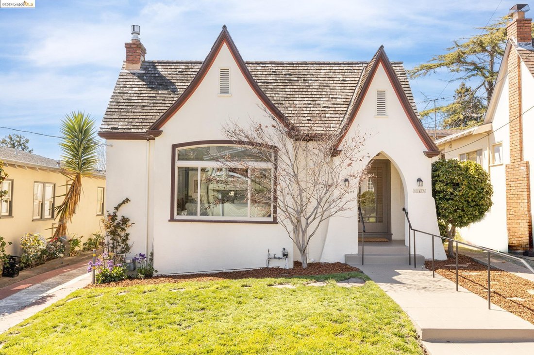 Storybook Cottage With Unique Character In Albany, California, United 