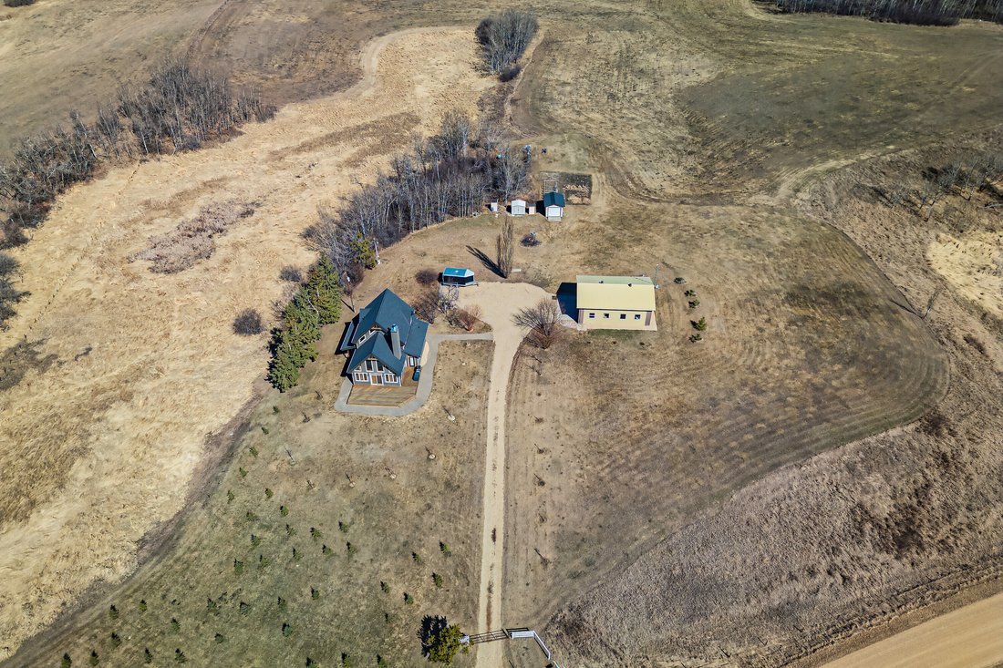 Come Home To The Country In White Sands, Alberta, Canada For Sale