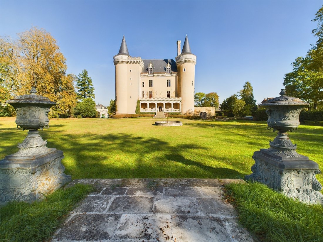 Chateau in La Chatre, Centre-Val de Loire, France 1 - 14107908