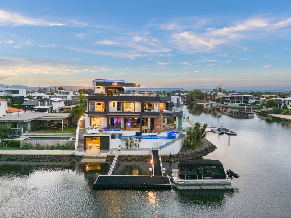 House in Broadbeach Waters, Queensland, Australia 2 - 14112143