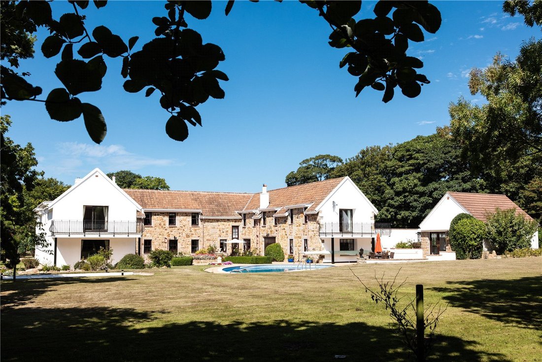 House in England 2 - 14108209