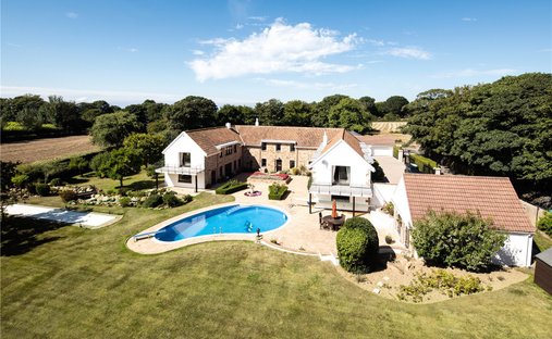 House in England 1