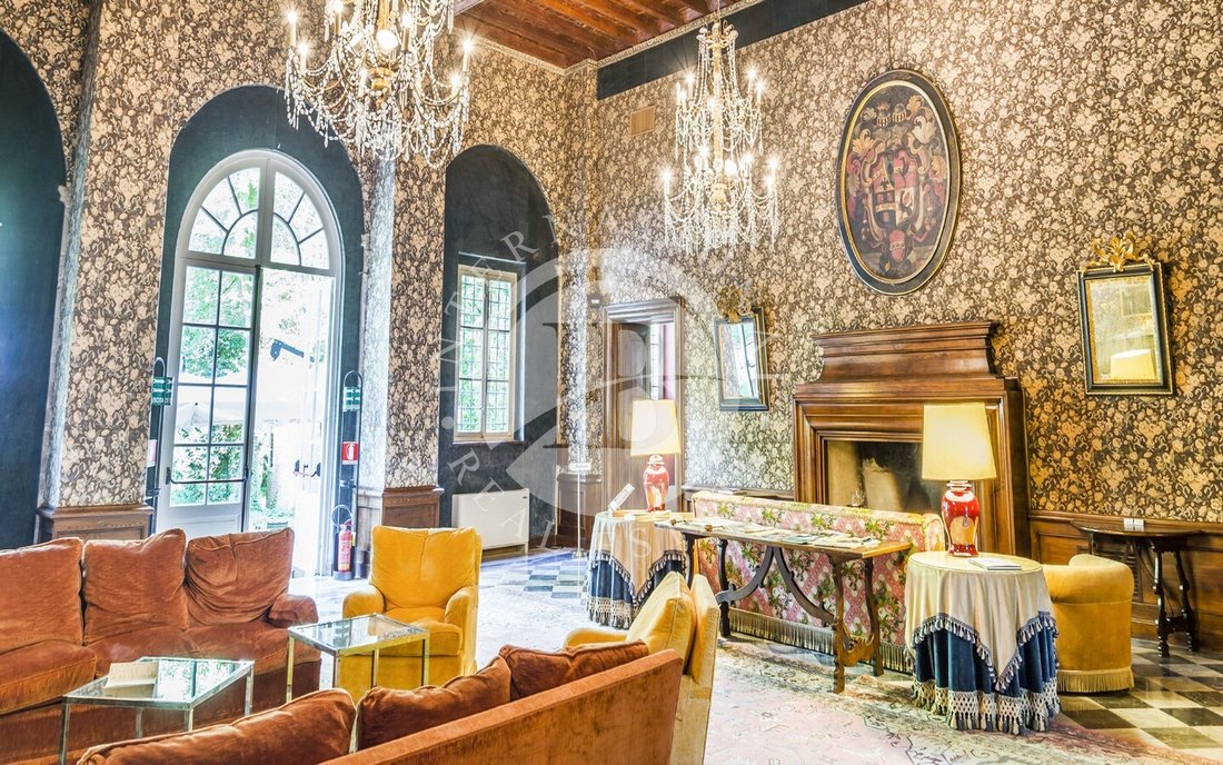 Villa in Historic Center, Lucca, Tuscany 3 - 14113436
