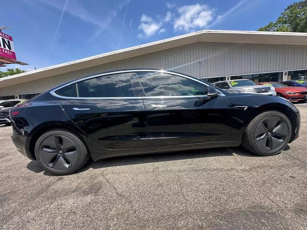 Sedan in Tallahassee, FL, United States 4 - 14118028