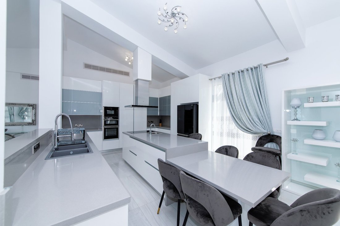 Luxury Renovated 4 Bed Bungalow In Sea Caves In Peyia Paphos Cyprus luxury-renovated-4-bed-bungalow-in-sea-caves-in-peyia-paphos-cyprus