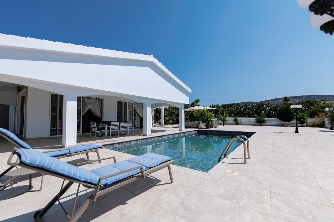 Villa in Peyia, Paphos, Cyprus 1 - 13247428