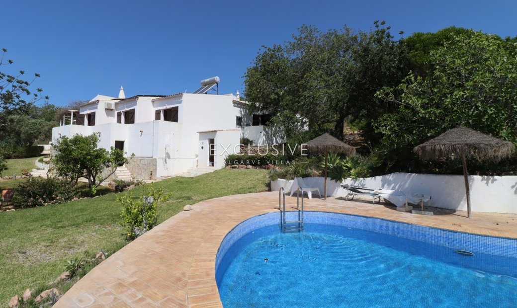 Charming Villa For Sale With 4 + 1 Bedrooms And In Faro, Algarve ...