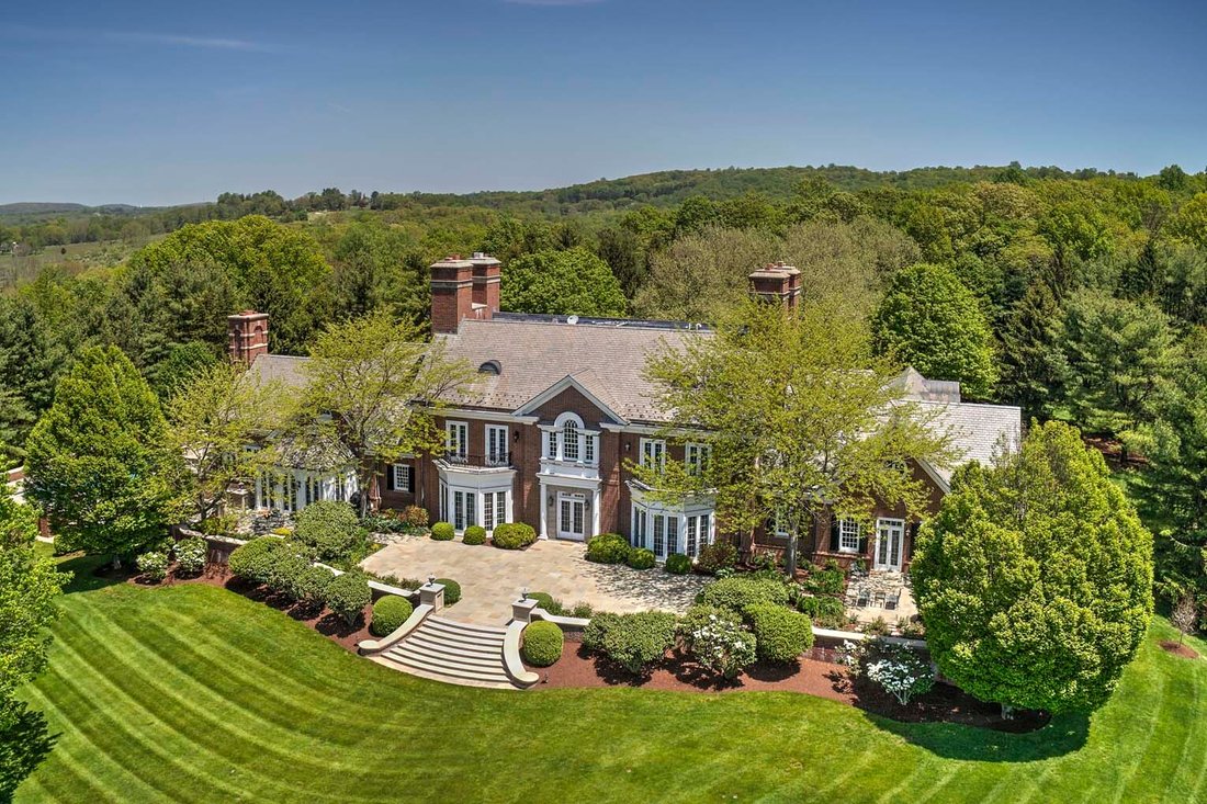 Distinguished Estate Of Over 32 In Bernardsville, New Jersey, United