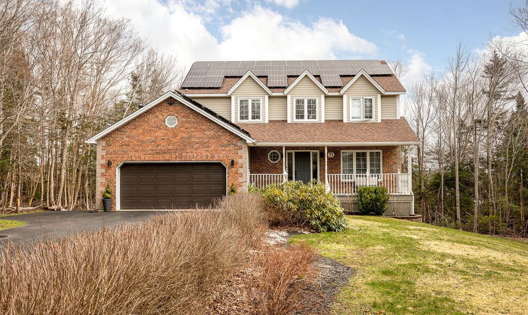 Modern Family Home In Hammonds Plains, Nova Scotia, Canada For Sale