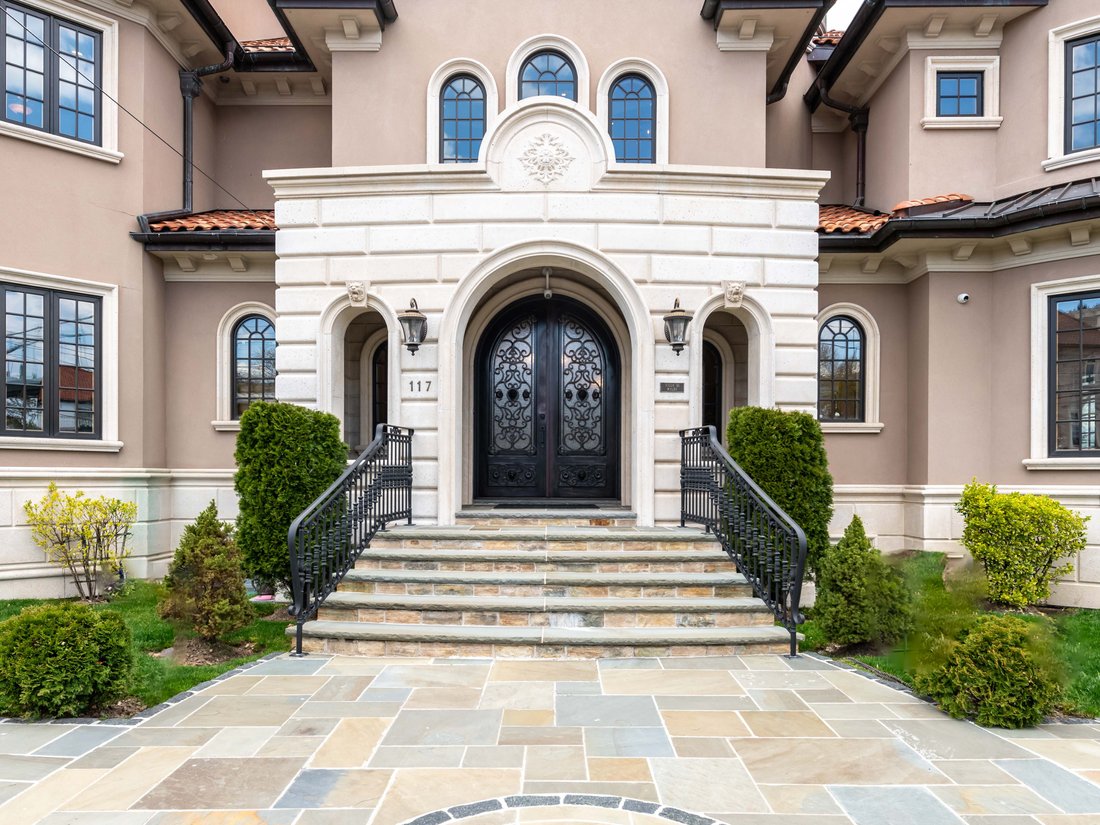 117 Malba Drive, Malba, Ny, 11357 In New York, New York, United States