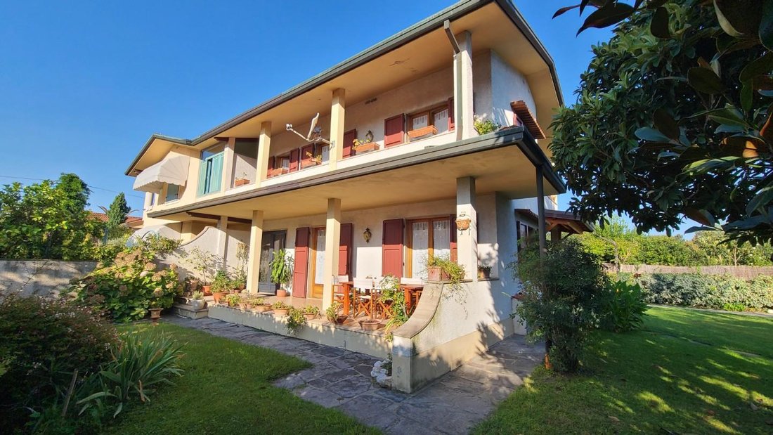 Country House in Vittoria Apuana, Forte dei Marmi, Tuscany 4 - 14137244