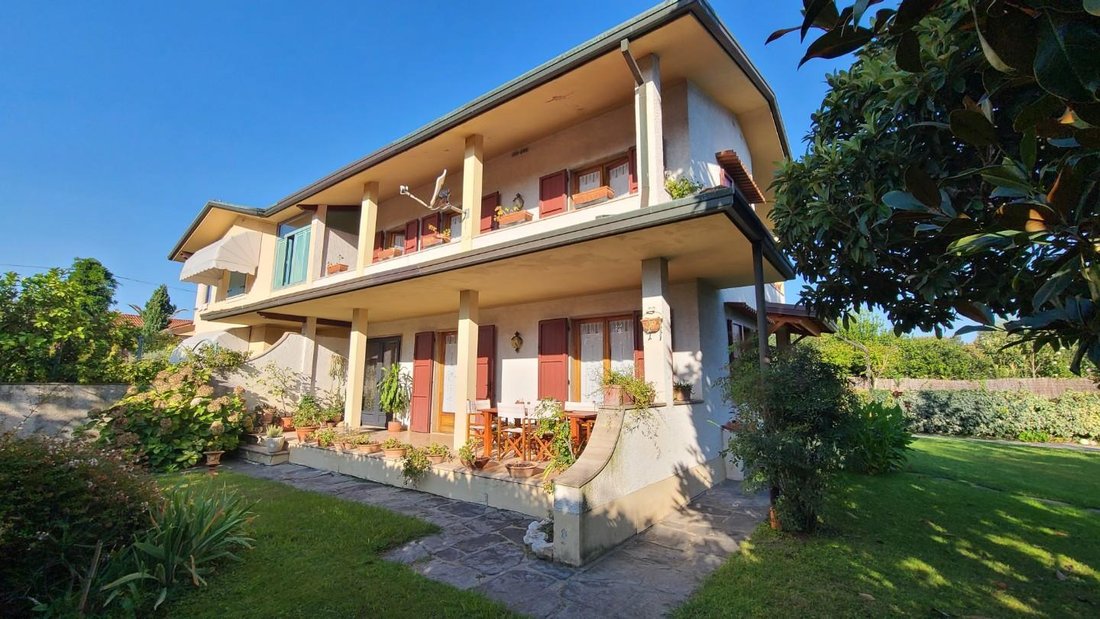 Country House in Vittoria Apuana, Forte dei Marmi, Tuscany 3 - 14137244
