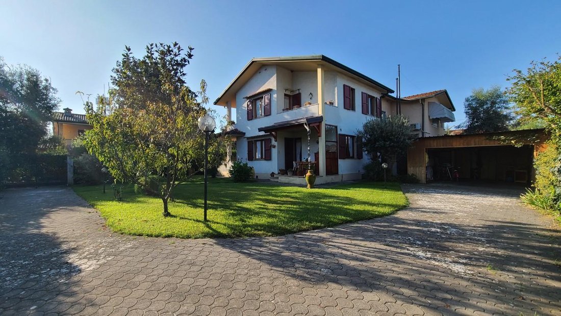 Country House in Vittoria Apuana, Forte dei Marmi, Tuscany 2 - 14137244