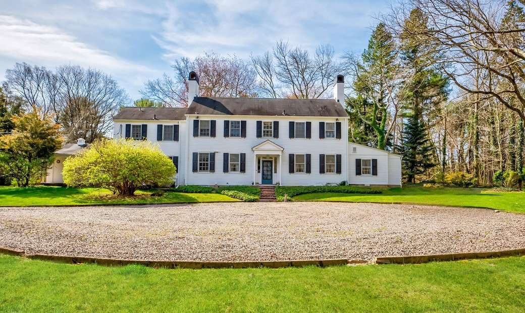 355 Stillwell Lane, Laurel Hollow, In Laurel Hollow, New York, United