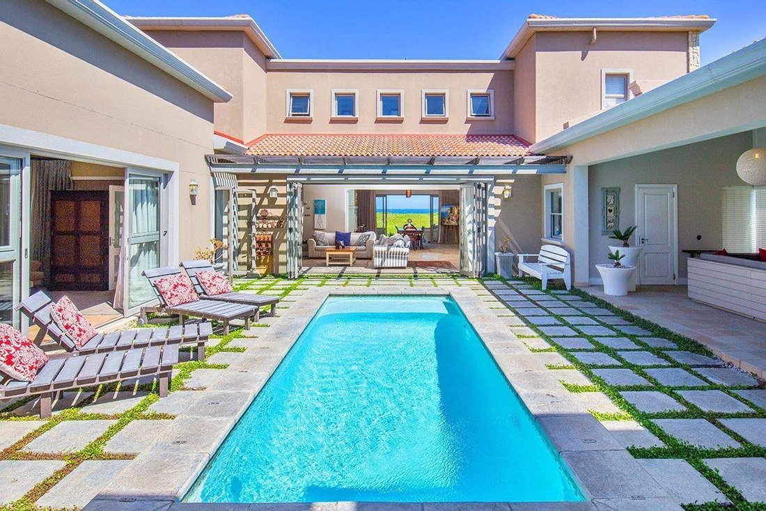 Sensational And Stylish Ocean Facing In Sedgefield, Western Cape, South