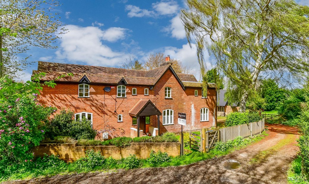 4 Bedroom Detached House For Sale In In Chartham, England, United