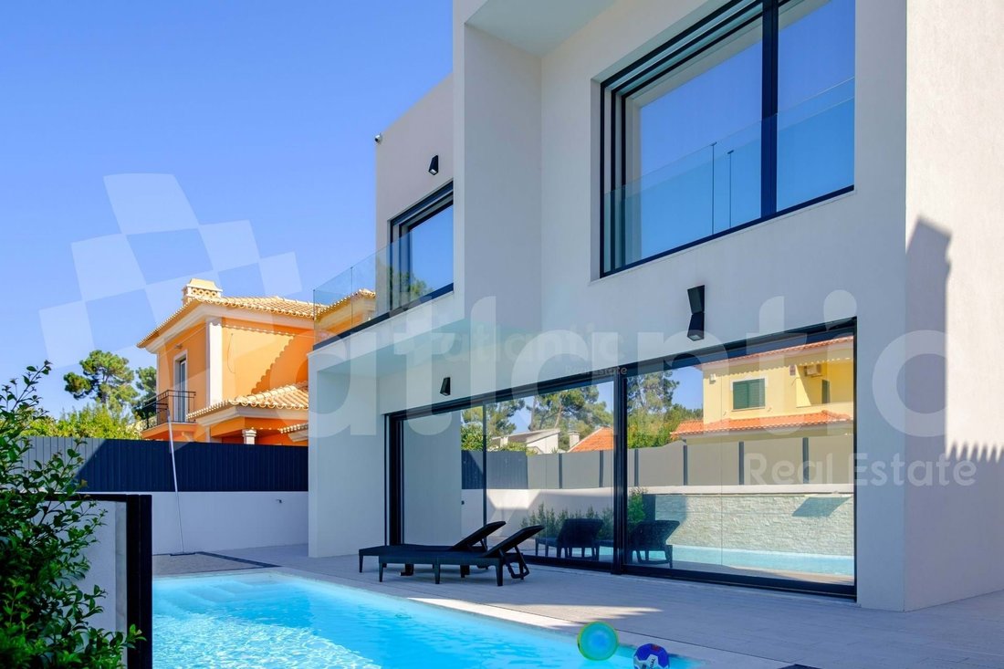 Villa in Aroeira, Charneca de Caparica e Sobreda, Portugal 1 - 13256956