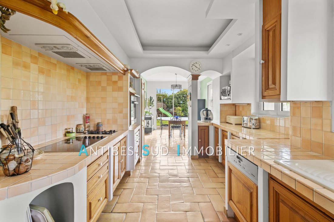 Villa in L'Estagnol, Antibes, France 3 - 14149650