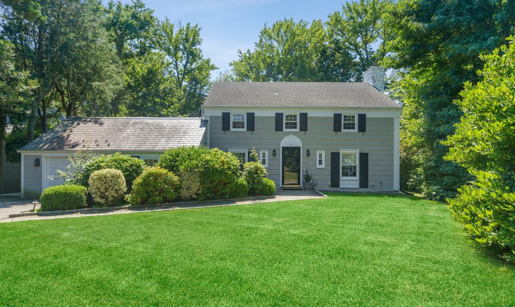 Caratteristico Orienta Point Colonial In Mamaroneck, New York, Stati