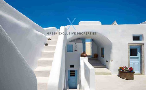 House in Thira, Aegean, Greece 1