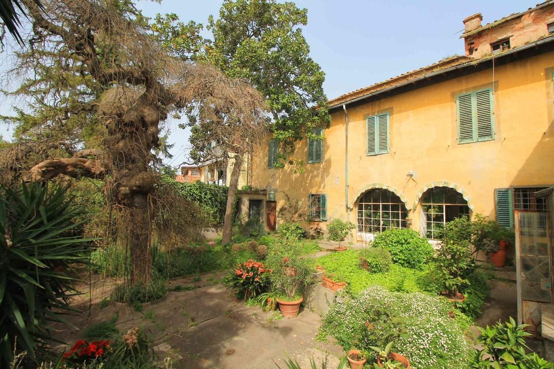 A Medici-Kissed Palace Where Time Stands Still in Tuscany’s Golden Hills