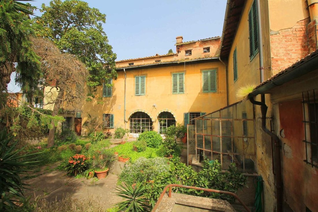 A Medici-Kissed Palace Where Time Stands Still in Tuscany’s Golden Hills