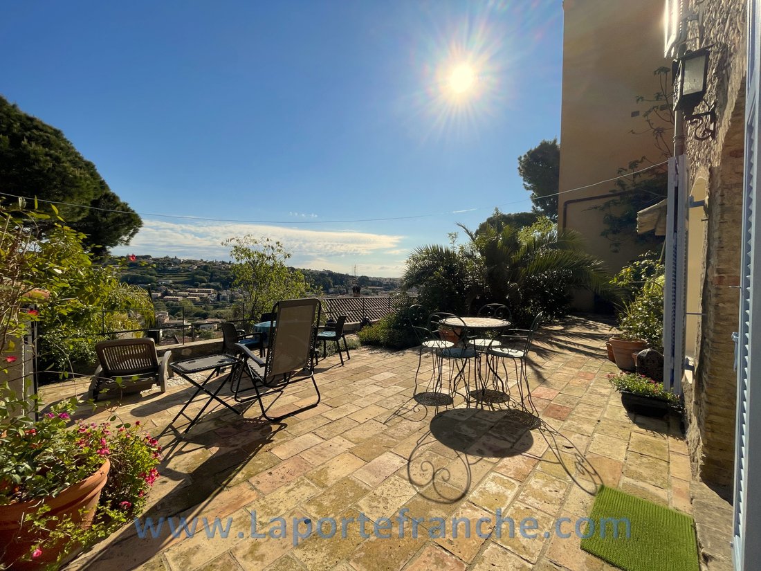 House in Centre-Haut de Cagnes, Cagnes-sur-Mer, France 2 - 14160022