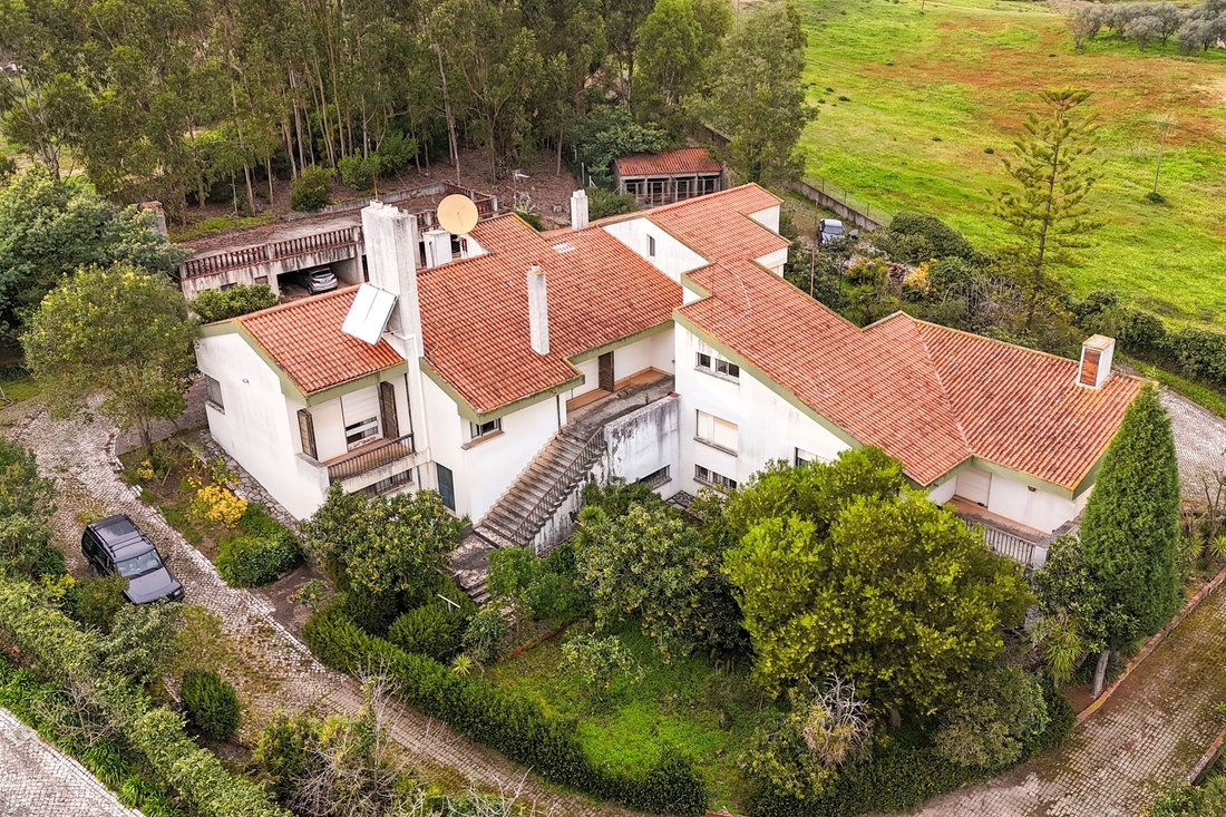 House in Campelos e Outeiro da Cabeca, Lisbon, Portugal 1 - 13885846