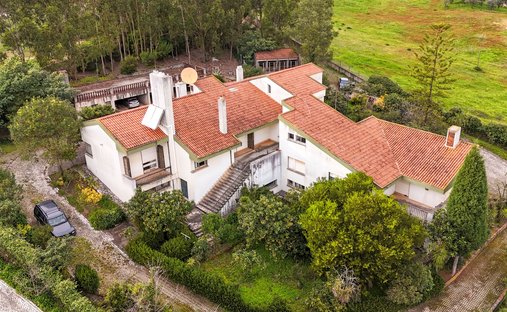House in Campelos e Outeiro da Cabeca, Lisbon, Portugal 1