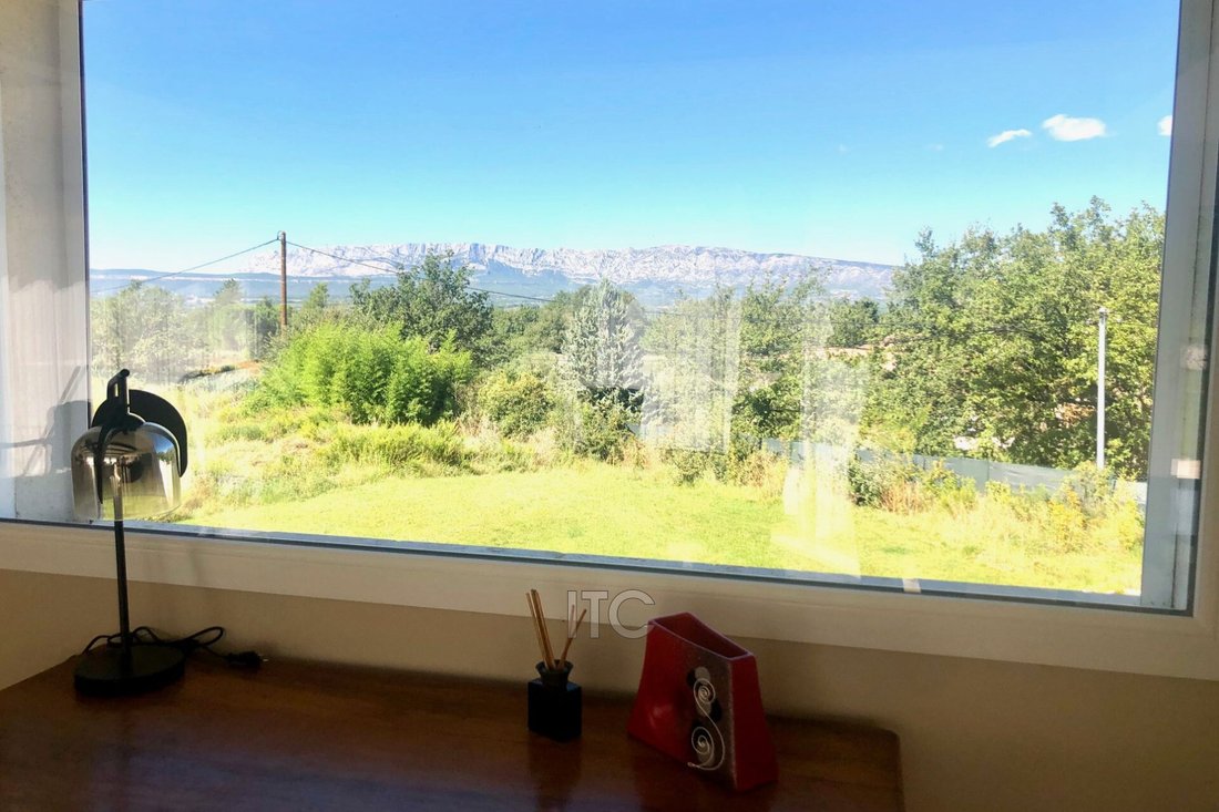 Villa in Trets, Provence-Alpes-Côte d'Azur, France 4 - 14161021