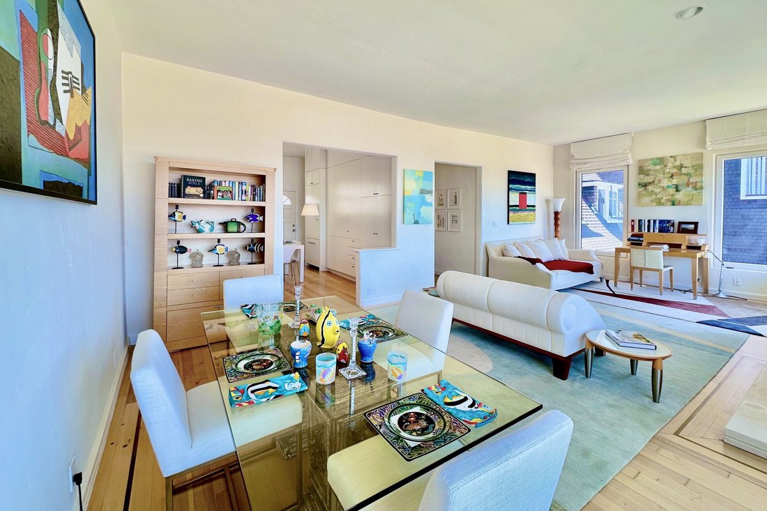 Curated visual reference: Visual Reference: Penthouse Condo With Golden Gate In San Francisco California United
