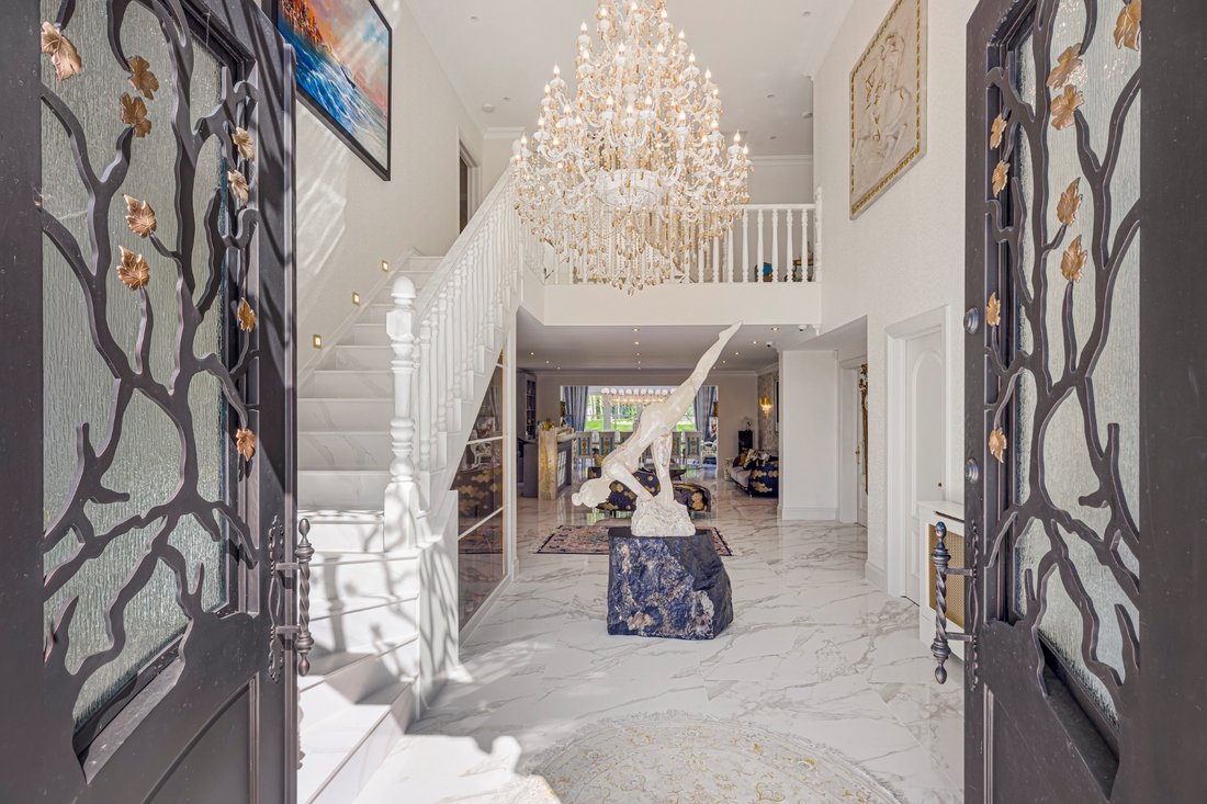 Five Acre Country Estate With Luxury Mansion In Cobham, England, United