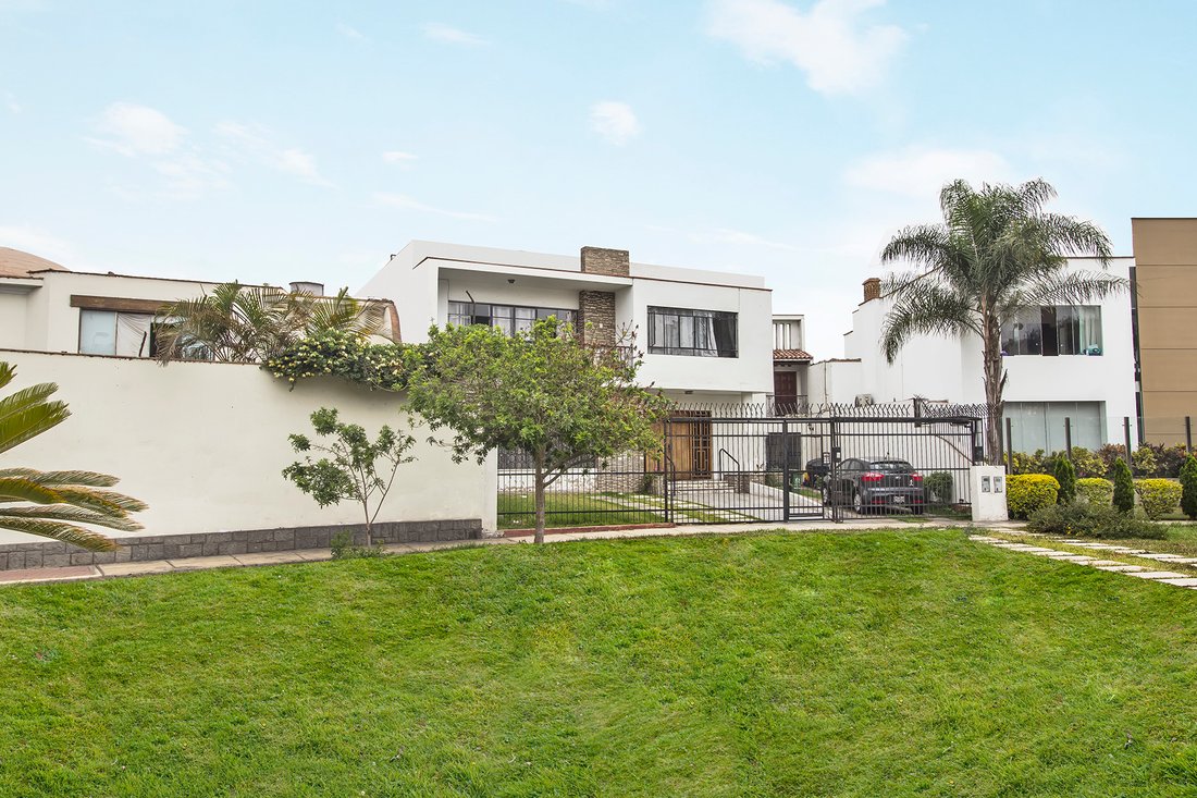 Two Story House Near Main Avenues Such As El In Lima, Callao Region