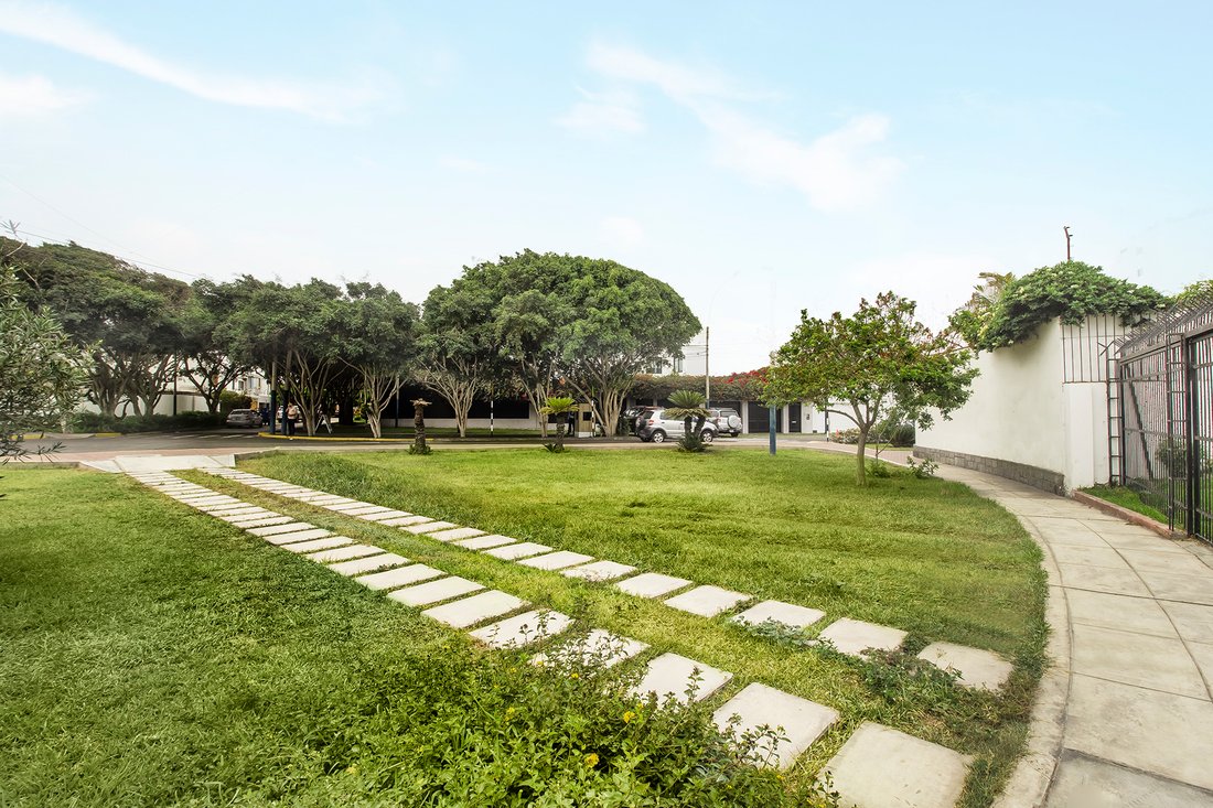 Two Story House Near Main Avenues Such As El In Lima, Callao Region