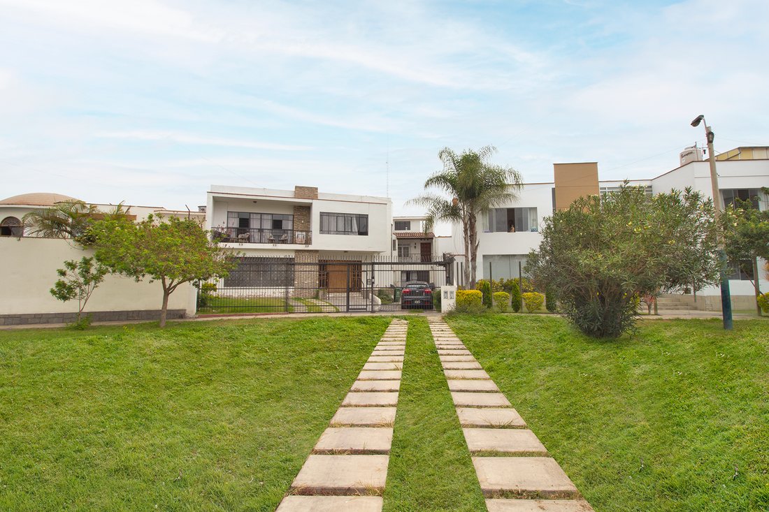 Two Story House Near Main Avenues Such As El In Lima, Callao Region