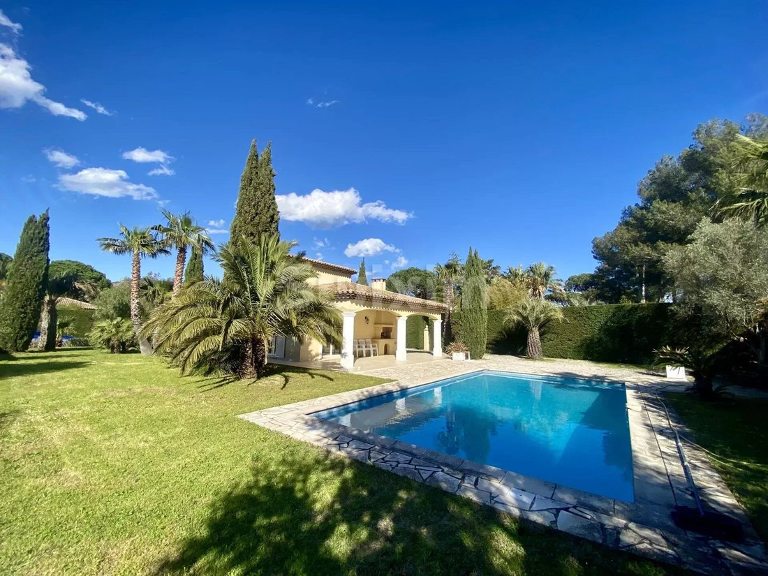 House in Grimaud, Provence-Alpes-Côte d'Azur, France 1 - 14182554