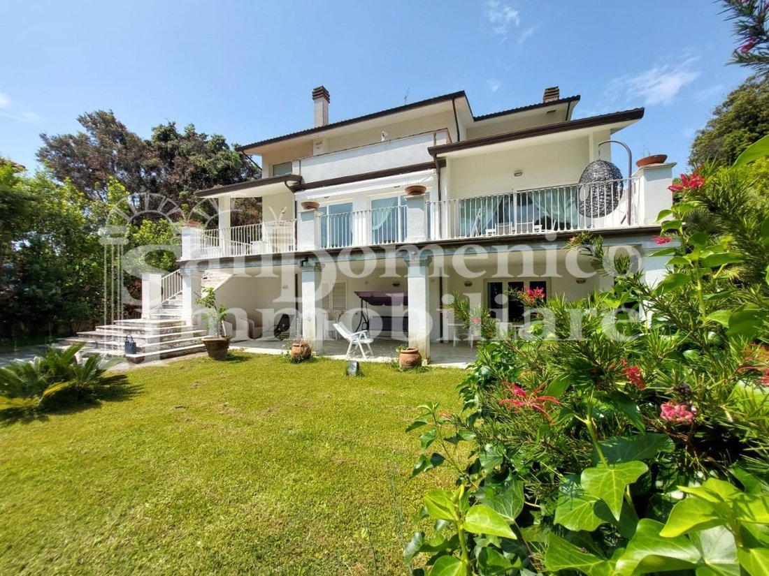 Villa in Tirrenia, Pisa, Italy 1 - 14182427