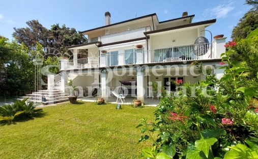 Villa in Tirrenia, Pisa, Italy 1