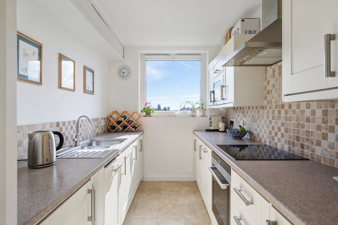 Apartment in Hurlingham, Hammersmith and Fulham, England 3 - 14180324