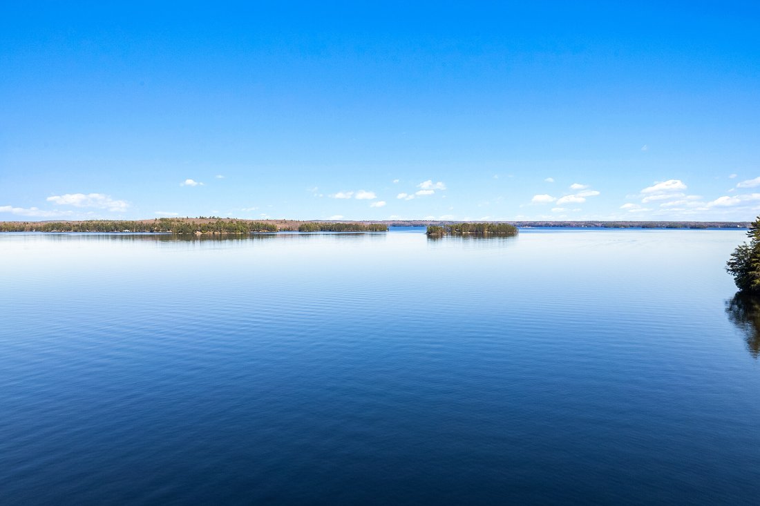 Bracebridge, Ontario, Canada 4 - 14185022