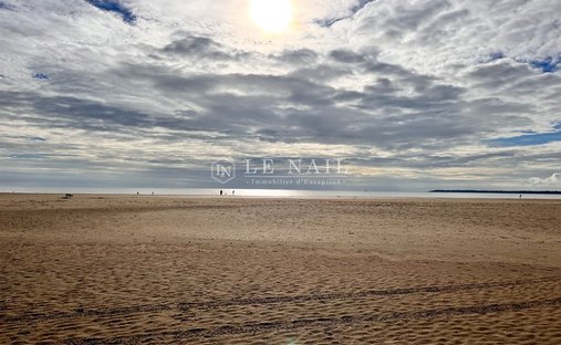 Castle for Sale in Saint-Michel-Chef-Chef, Pays de la Loire, France