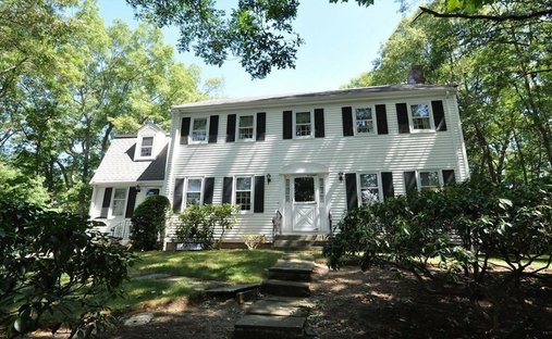 House in Weston, Massachusetts, United States 1