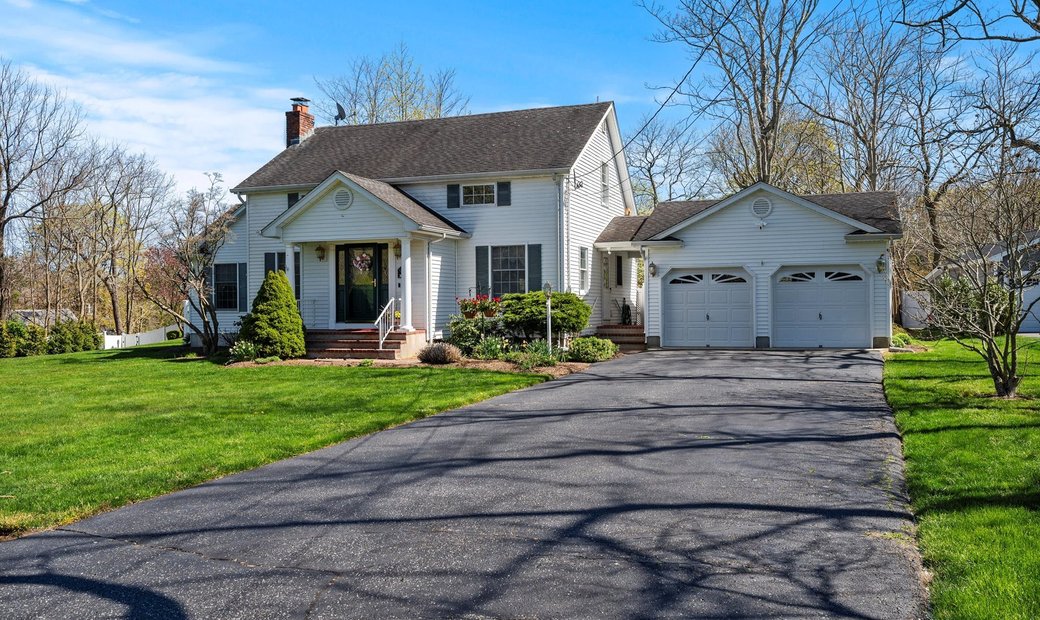 10 Culver Lane, East Moriches, Ny, In East Moriches, New York, United